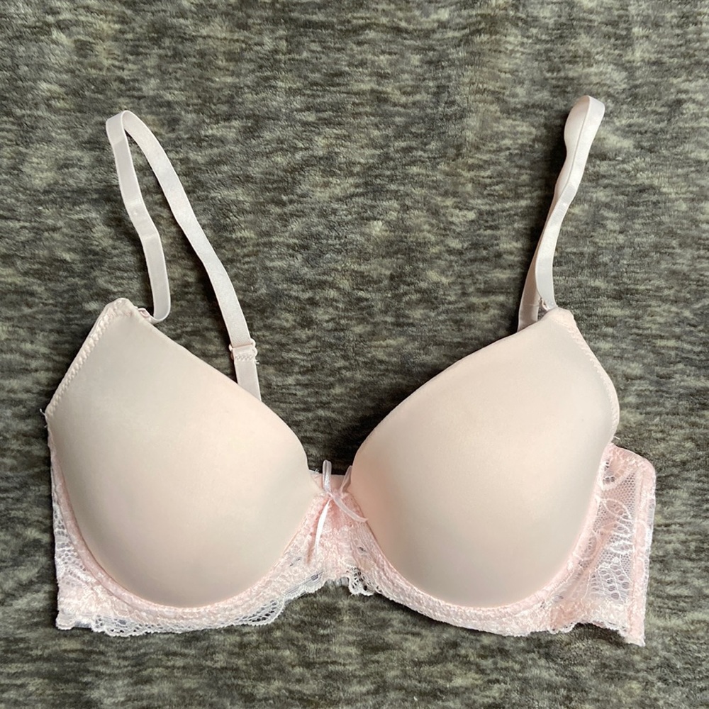 💚2 for $25 NWOT Rene Rofe bra. Light pink. Smoothing & lightly padded w/ lace